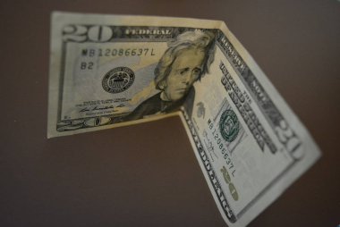 Amerikan nakit, para birimi, yirmi dolar mat kahverengi bir arka plan üzerinde bulunan. Finansal piyasa, iş ve iş kar.