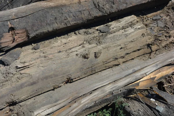 Viejas Barras Madera Negras Marrones Línea Ferroviaria Rotas Agrietadas Por —  Fotos de Stock