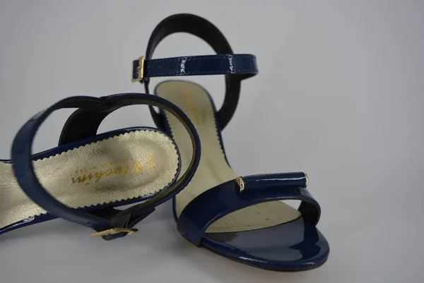 Sandálias Femininas Elegantes Coloridas Couro Natural Palmilhas Zotoli Sandálias Azuis — Fotografia de Stock
