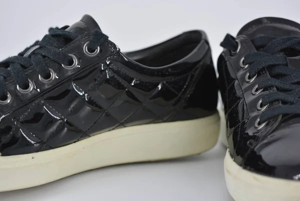 Zapatos Charol Negro Juvenil Zapatillas Con Suela Gruesa Blanca Cordones —  Fotos de Stock
