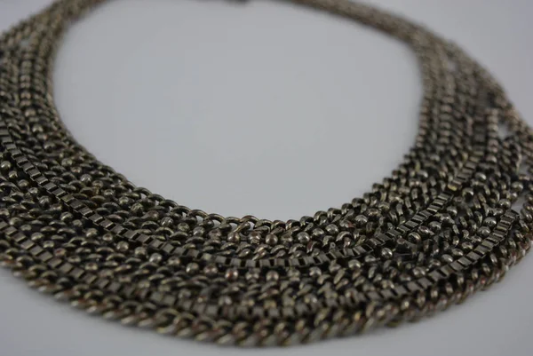 Preciosa Joyería Gris Para Mujer Collar Cadenas Metálicas Perlas — Foto de Stock