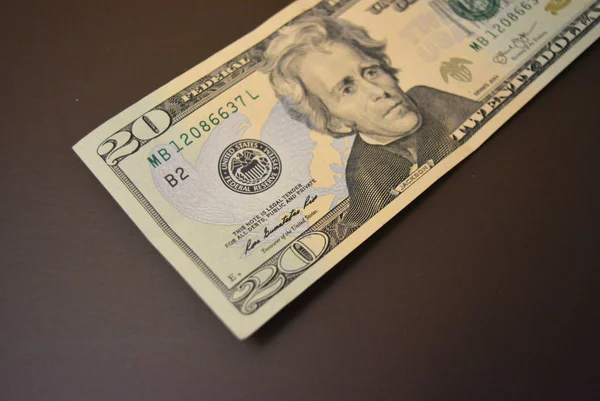 Papier Opmerking Het Bedrag Van Twintig Amerikaanse Dollars Ligt Een — Stockfoto