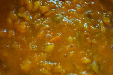 Ev yapımı haşlanmış reçel, doğal kayısı ve şeker reçeli, sarı sıradışı lezzetli arka plan.