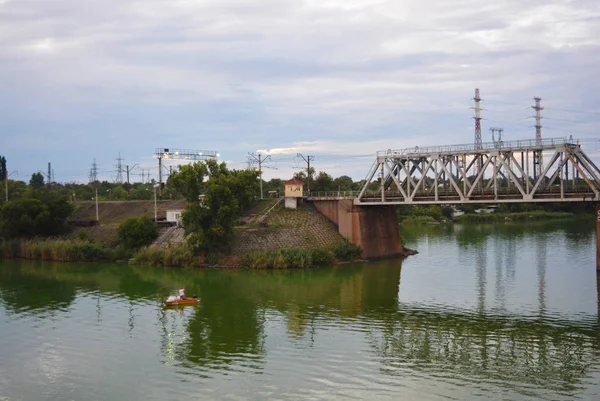 Pont Ferroviaire Gris Samara Sur Surface Rivière Samara Avec Beau — Photo