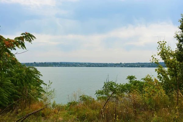 Hermosa Vista Del Río Samara Con Pintorescas Orillas Empinadas Costa — Foto de Stock