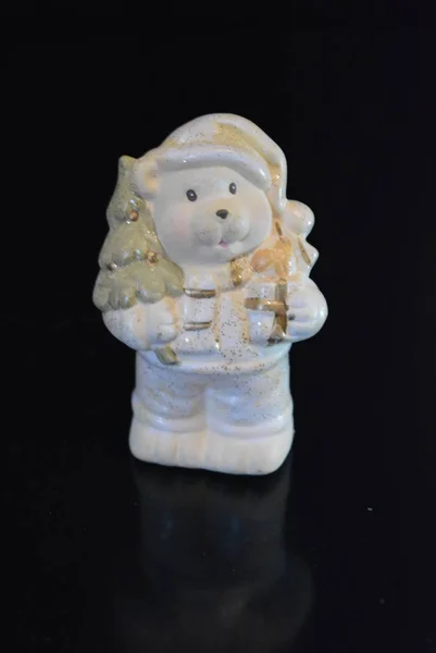 Figura Navidad Blanca Porcelana Osito Peluche Con Sombrero Papá Noel —  Fotos de Stock