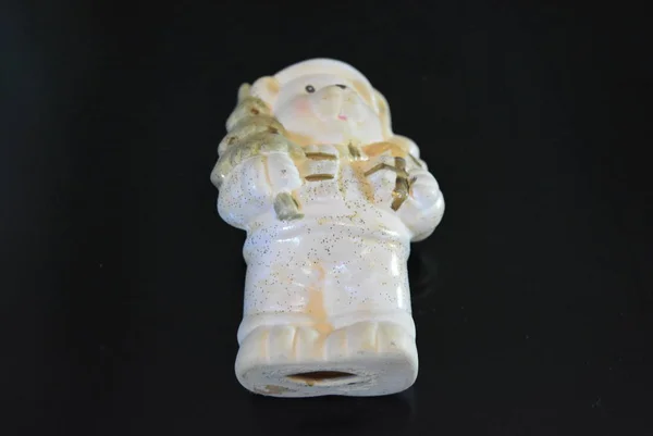 Фарфоровая Белая Рождественская Фигурка Плюшевого Медведя Шляпе Санта Клауса Подарки — стоковое фото