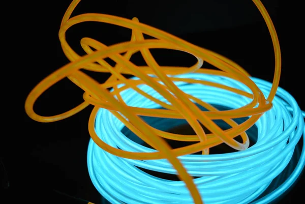 Ljusslinga Turkos Himmelsblå Lysande Tråd Med Kaotiska Trådar Orange Ljus — Stockfoto