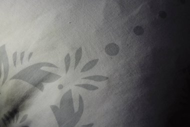 Pamuklu kumaş ve koyu gri baskı dan Gri doğal lacivert arka plan, diyot ışık ile grafik tasarım, aydınlatma.