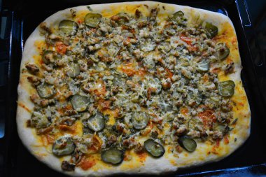 Ukrayna ve yerel yiyeceklerden yapılan tüm sezon ve çok lezzetli bir Ukrayna pizzası..