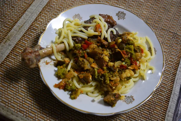 Deliciosa Comida Casera Ucraniana Plato Principal Pierna Estofada Ganso Doméstico —  Fotos de Stock