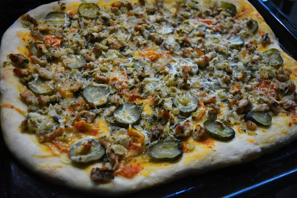Ukrayna ve yerel yiyeceklerden yapılan tüm sezon ve çok lezzetli bir Ukrayna pizzası..