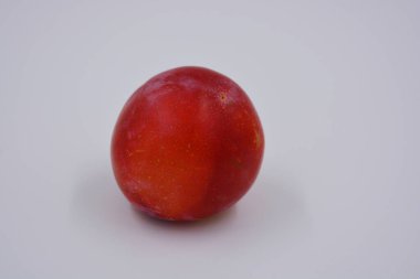 Büyük bir kirazlı eriğin büyük bir meyvesi, Ukrayna 'da yetişen erken tür ve hasat. Sağlığın ve hayatın için tatlı, sağlıklı meyveleri ziyan et..