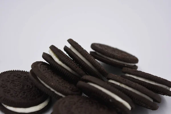 Chocolade Zwart Dun Koekje Met Witte Vulling Heerlijke Melk Oreo — Stockfoto