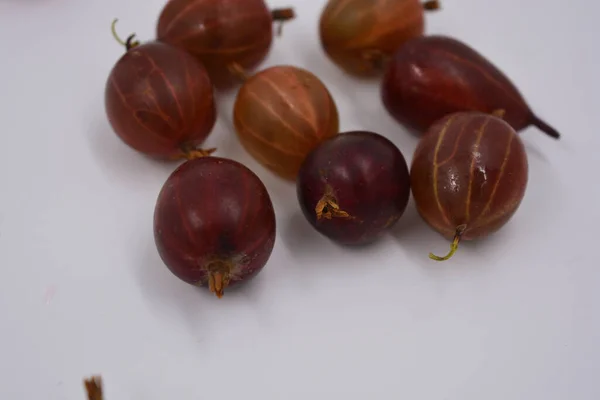 Kırmızı Sulu Bektaşi Üzümlerinden Oluşan Lezzetli Olgun Meyveler Beyaz Bir — Stok fotoğraf