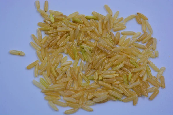 Vynikající Kvalita Neleštěné Bílé Divoké Rýže Posypané Hrstí Bílém Talíři — Stock fotografie