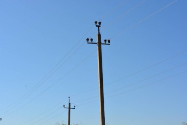 Elektrik, elektrik, elektrik, bilim, teknoloji, ekipman, elektrik hatlarıyla birlikte elektrik hattı desteği, elektrik kabloları, elektrik kabloları, elektrik direkleri, elektrik direkleriyle güçlendirilmiş beton direkler..