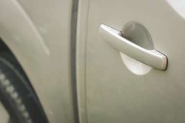 Araba kapı kolu yakın çekim.