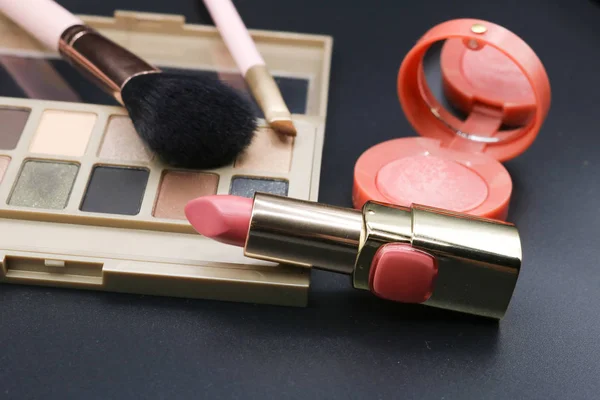 Kozmetik Güzellik Kavramı Koyu Arka Plan Üzerinde — Stok fotoğraf