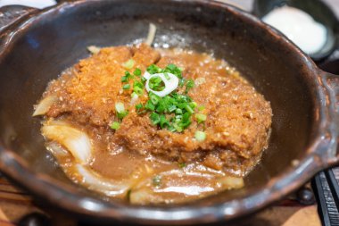 Kızarmış domuz eti mi yoksa kasede miso soslu Tonkatsu mu? Japonya