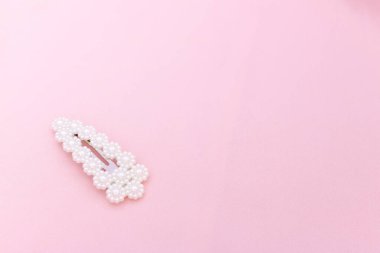 Kopyalama alanı olan pembe kumaşta lüks saç tokası.