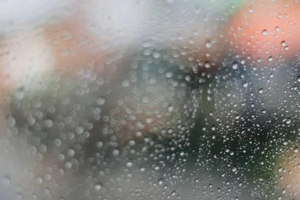 淡淡的雨窗，灯火通明 — 图库照片