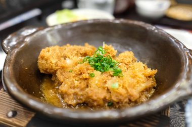 Kızarmış domuz eti mi yoksa kasede miso soslu Tonkatsu mu? Japonya