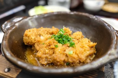 Kızarmış domuz eti mi yoksa kasede miso soslu Tonkatsu mu? Japonya