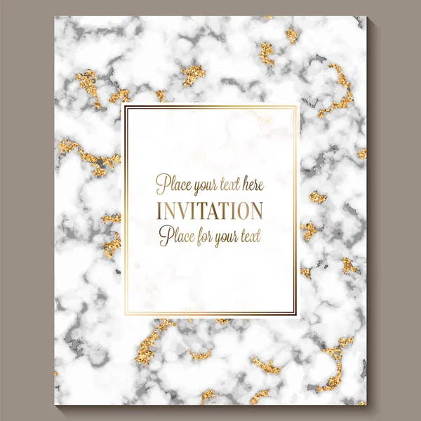 Tarjetas de invitación de boda de lujo y elegantes con textura de mármol y fondo de brillo dorado. Invitación de boda moderna — Archivo Imágenes Vectoriales