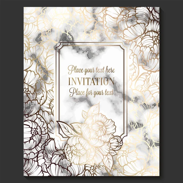 Tarjetas de invitación de boda de lujo y elegantes con textura de mármol y plantilla geométrica dorada para texto. Invitación de boda moderna decorada con patrón de flor de peonía — Vector de stock