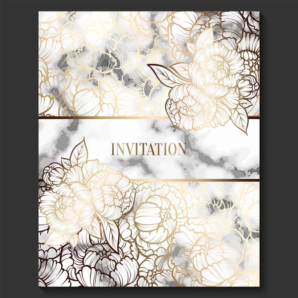 Luxe en elegante bruiloft uitnodigingskaarten met marmeren textuur en Gouden geometrische sjabloon voor tekst. Moderne bruiloft uitnodiging versierd met peony bloemenpatroon — Stockvector