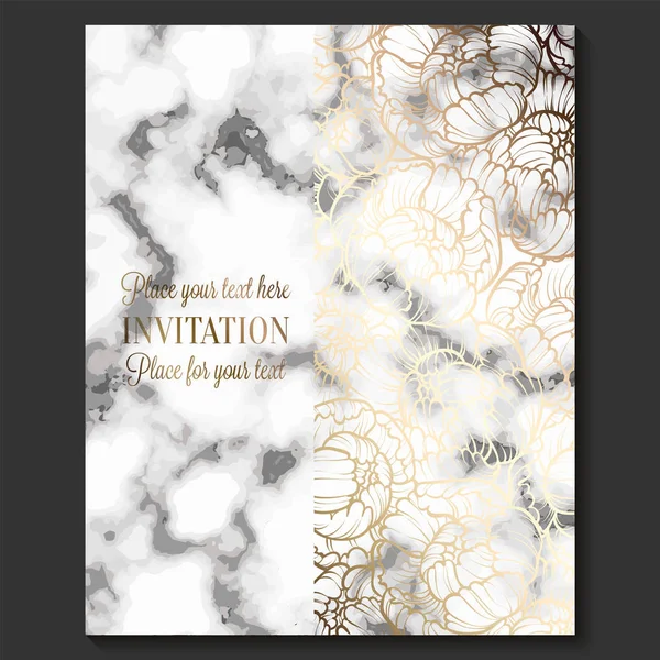 Розкішні та елегантні весільні запрошення з мармуровою текстурою та золотим геометричним шаблоном для тексту. Сучасне весілля запрошення прикрашене візерунком з квітів півонії — стоковий вектор