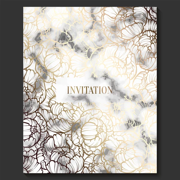 Cartes d'invitation de mariage luxueuses et élégantes avec texture en marbre et modèle géométrique doré pour le texte. Invitation de mariage moderne décorée avec motif de fleur de pivoine — Image vectorielle