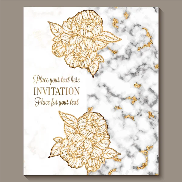 Tarjetas de invitación de boda de lujo y elegantes con textura de mármol y fondo de brillo dorado. Invitación de boda moderna decorada con flores de peonía — Archivo Imágenes Vectoriales