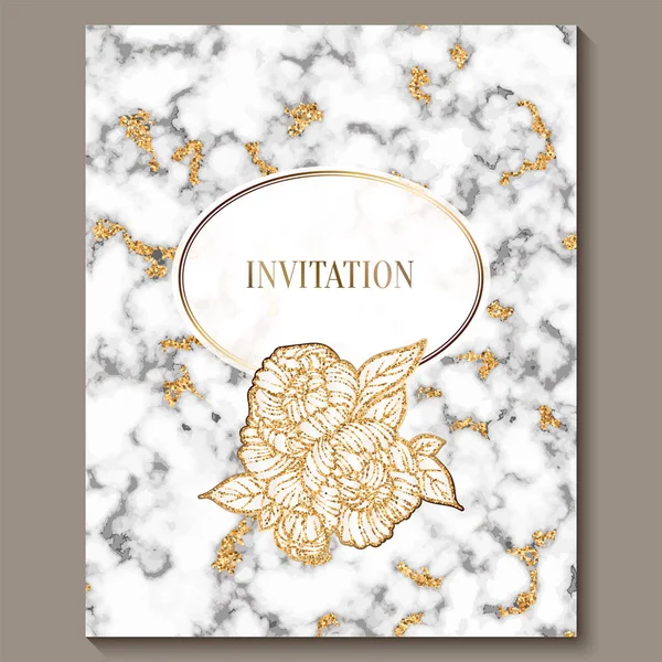 Luxe en elegante bruiloft uitnodigingskaarten met marmeren textuur en goud glitter achtergrond. Moderne Trouwkaart versierd met pioen bloemen — Stockvector