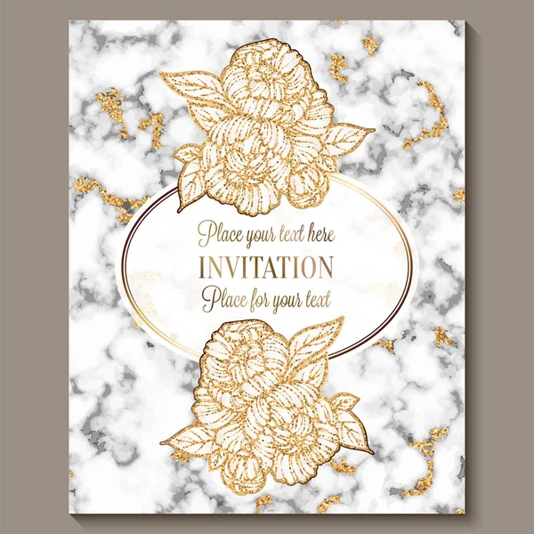 Tarjetas de invitación de boda de lujo y elegantes con textura de mármol y fondo de brillo dorado. Invitación de boda moderna decorada con flores de peonía — Vector de stock