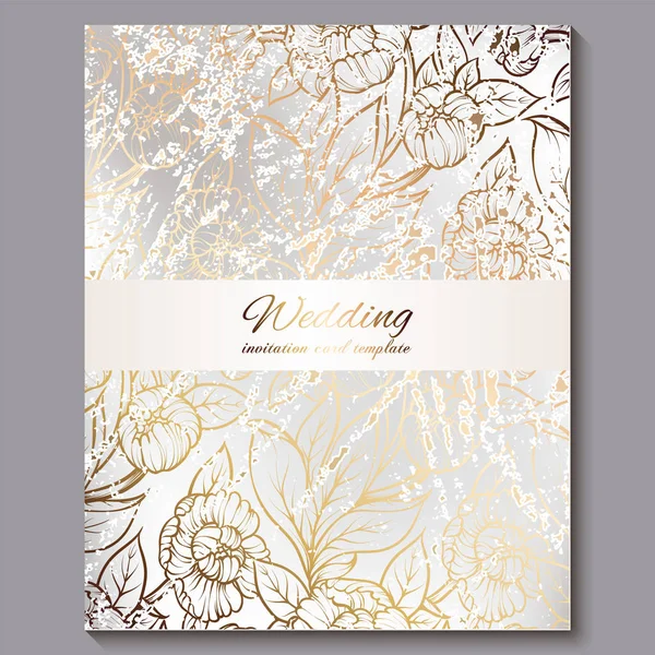 Exquisita invitación de boda de lujo real, oro sobre fondo blanco con marco y lugar para el texto, follaje de encaje hecho de rosas o peonías con degradado dorado brillante . — Vector de stock