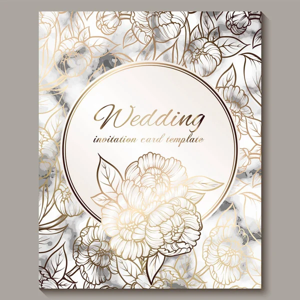 Tarjetas de invitación de boda de lujo y elegantes con textura de mármol y fondo de brillo dorado. Invitación de boda moderna decorada con flores de peonía — Vector de stock