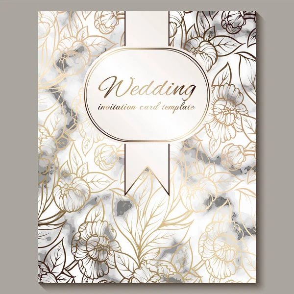 Cartões de convite de casamento luxuosos e elegantes com textura em mármore e fundo dourado brilhante. Convite de casamento moderno decorado com flores de peônia — Vetor de Stock