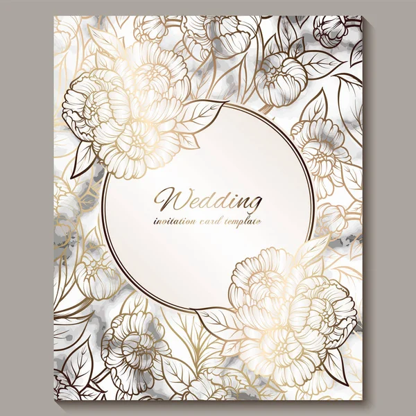 Cartões de convite de casamento luxuosos e elegantes com textura em mármore e fundo dourado brilhante. Convite de casamento moderno decorado com flores de peônia — Vetor de Stock