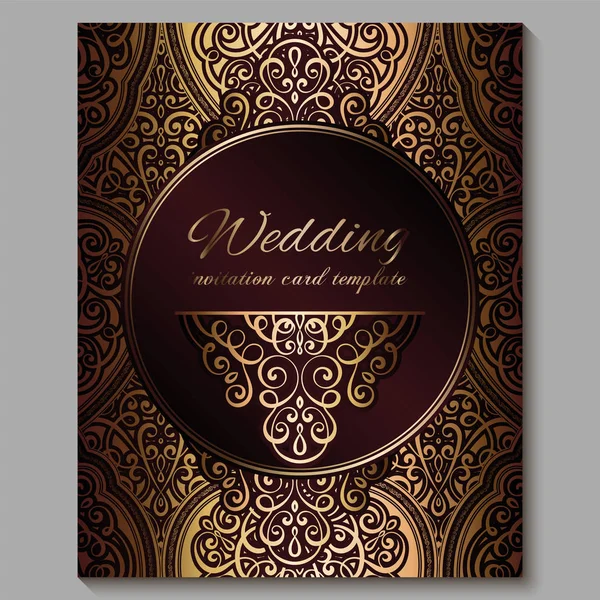 Tarjeta de invitación de boda con oro brillante follaje rico oriental y barroco. Fondo islámico adornado rojo real para su diseño. Islam, árabe, indio, Dubai . — Vector de stock