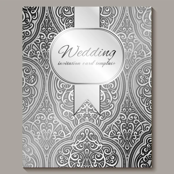 Tarjeta de invitación de boda con follaje rico en plata brillante oriental y barroco. Fondo islámico intrincado adornado para su diseño. Islam, árabe, indio, Dubai . — Vector de stock