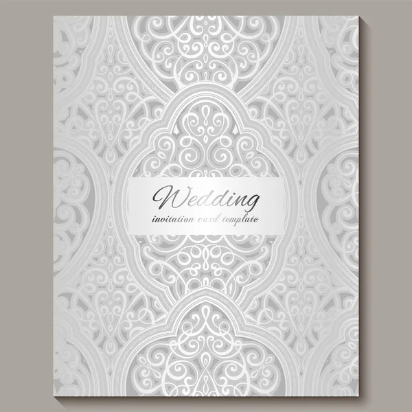 Tarjeta de invitación de boda con follaje rico en plata brillante oriental y barroco. Fondo islámico intrincado adornado para su diseño. Islam, árabe, indio, Dubai . — Vector de stock
