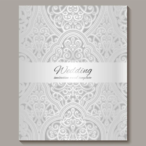 Tarjeta de invitación de boda con follaje rico en plata brillante oriental y barroco. Fondo islámico intrincado adornado para su diseño. Islam, árabe, indio, Dubai . — Vector de stock