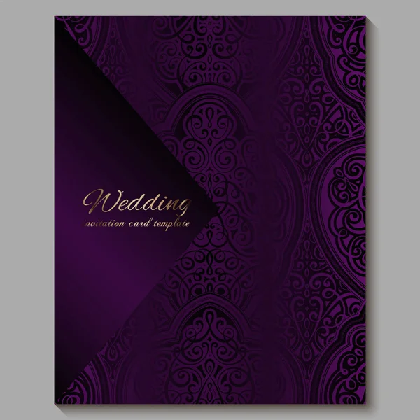 Svatební přání se zlatým lesklým východním a barokním bohatým listím. Královské purpurové pozadí pro váš design. Islám, arabština, Indián, Dubaj. — Stockový vektor
