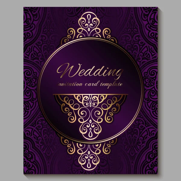 Tarjeta de invitación de boda con oro brillante follaje rico oriental y barroco. Real púrpura Ornate fondo islámico para su diseño. Islam, árabe, indio, Dubai . — Vector de stock