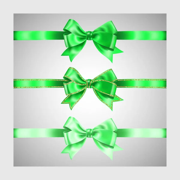 一套三个逼真的绿色丝带蝴蝶结与金色闪闪发光的条纹，矢量插图元素，用于装饰，促销，装饰，销售或庆祝横幅或卡片 — 图库矢量图片