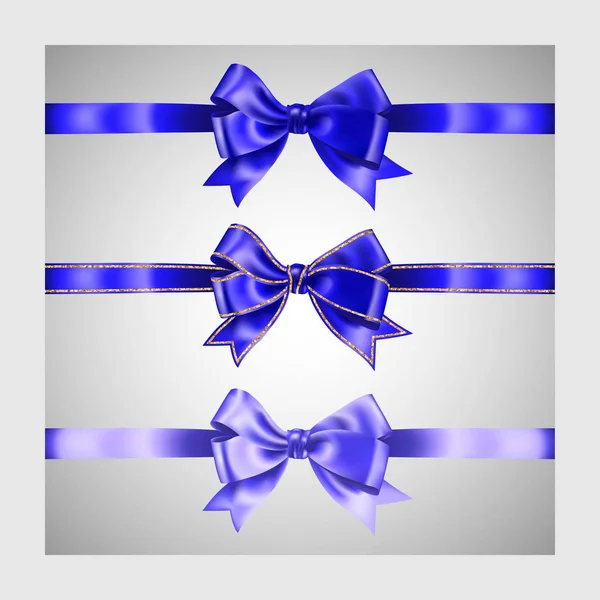 장식, 승진, 부전, 판매 또는 축하 배너 또는 카드, 골드 반짝반짝 빛나는 줄무늬, 벡터 일러스트 요소와 세 가지 사실적인 풍부한 파란색 실크 리본 활의 세트 — 스톡 벡터
