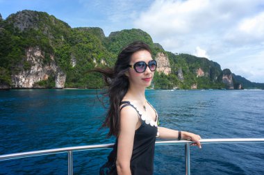 Phi Phi Island bol doğal kaynaklar ile bu da developedas bir smalltown. Her zaman zarif peyzaj tarafından çevrili bu koruma alanı. O teklif etmek sayısı gezi mutlak bir zorunluluktur öylesine şaşırtıcı,.