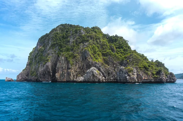 Phi Phi Island bol doğal kaynaklar ile bu da developedas bir smalltown. Her zaman zarif peyzaj tarafından çevrili bu koruma alanı. O teklif etmek sayısı gezi mutlak bir zorunluluktur öylesine şaşırtıcı,.